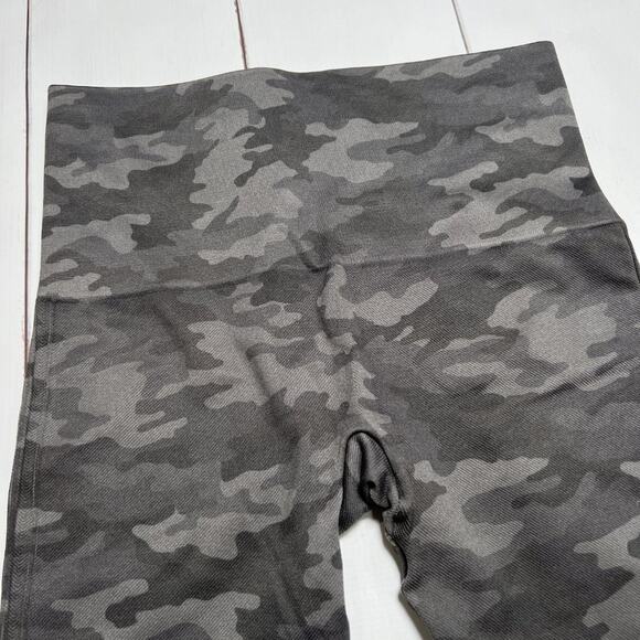 SPANX Look At Me Now Seamless Cropped Legging SIZE L Gray Camo Yoga Pants - Picture 9 of 14